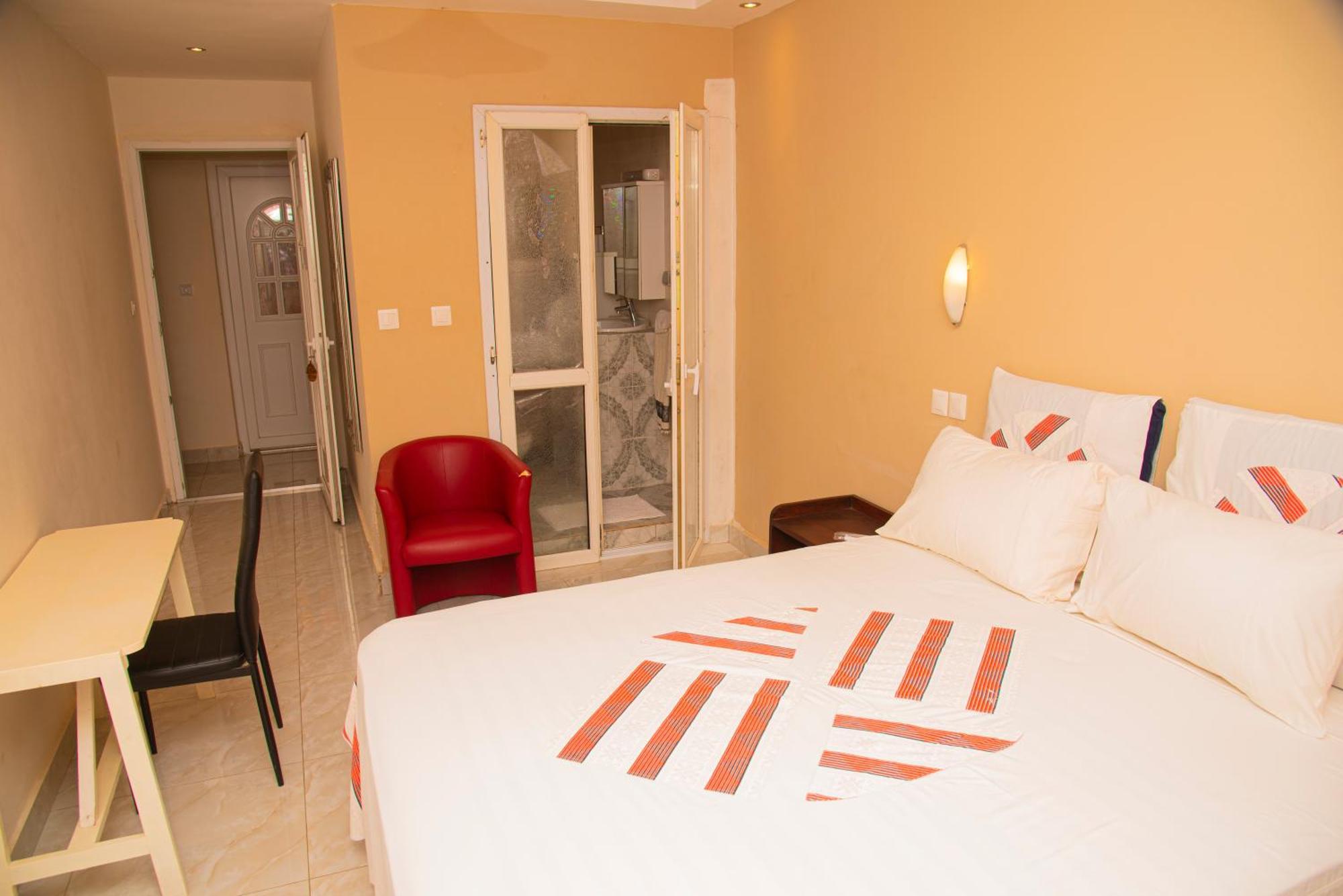 Chambres D'Hotes Villa Luciana Saly ภายนอก รูปภาพ